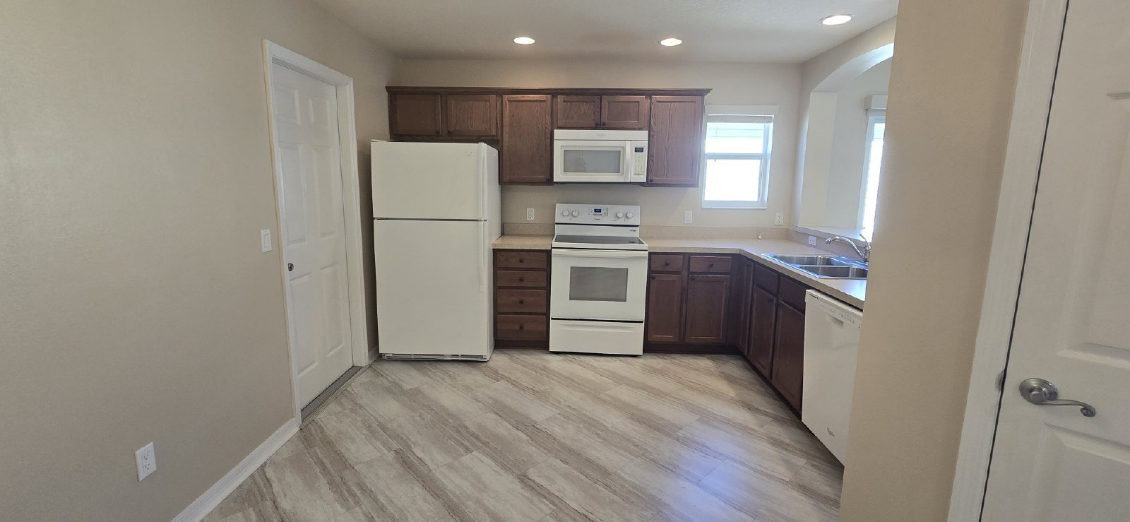 2577 Lindewood St property image