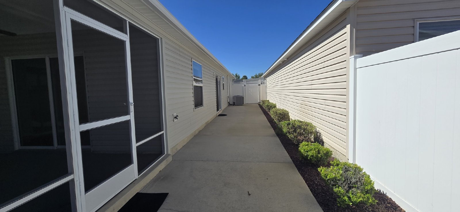 2577 Lindewood St property image